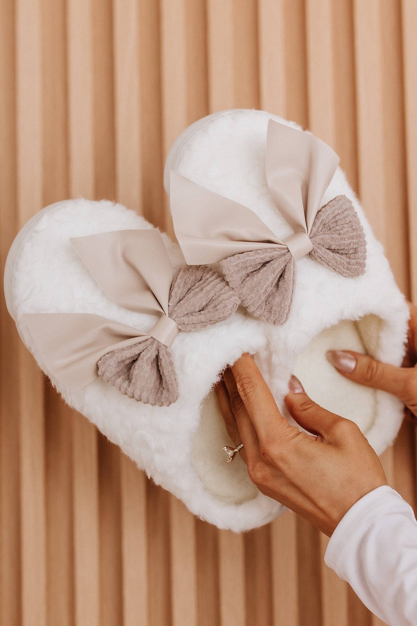 (Accessories) Bow Plush Winter Slippers #A-BS29 (Pick Up Only / No Shipping)