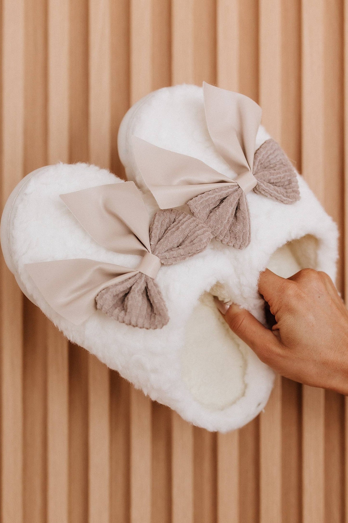 (Accessories) Bow Plush Winter Slippers #A-BS29 (Pick Up Only / No Shipping)